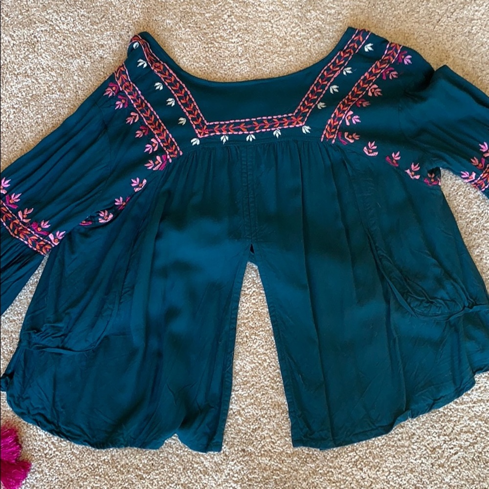 Hand embroidered blouse - Picture 4 of 7